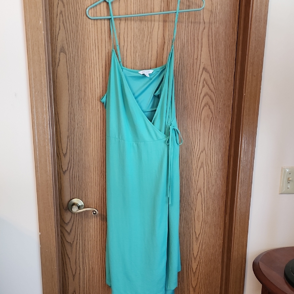 Nine West Green Wrap Midi Dress Plunge Neckline